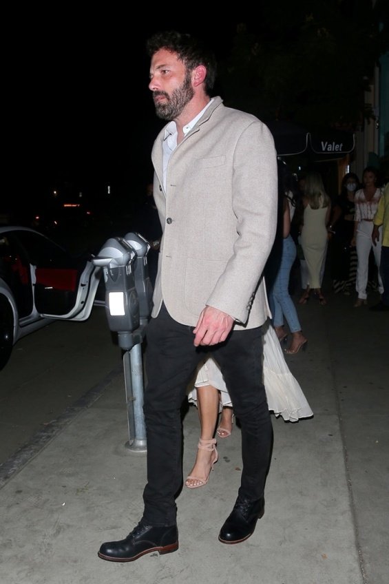 Jennifer Lopez in a sexy outfit for an evening out with Ben Affleck