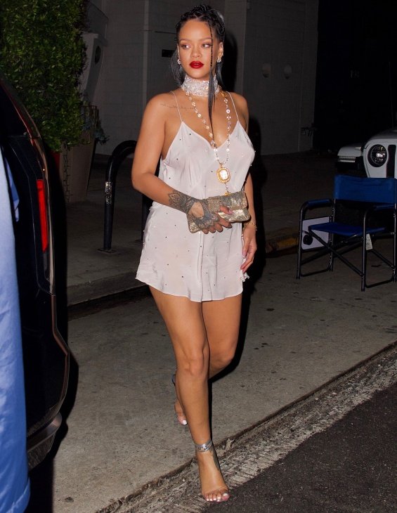 Rihanna in a mini dress for dinner with her niece Majesty - Modern aunt