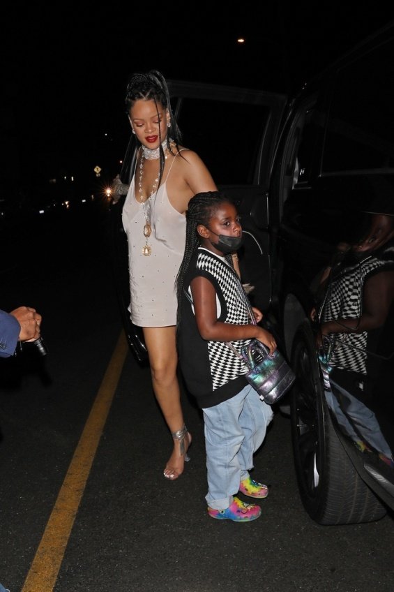 Rihanna in a mini dress for dinner with her niece Majesty - Modern aunt