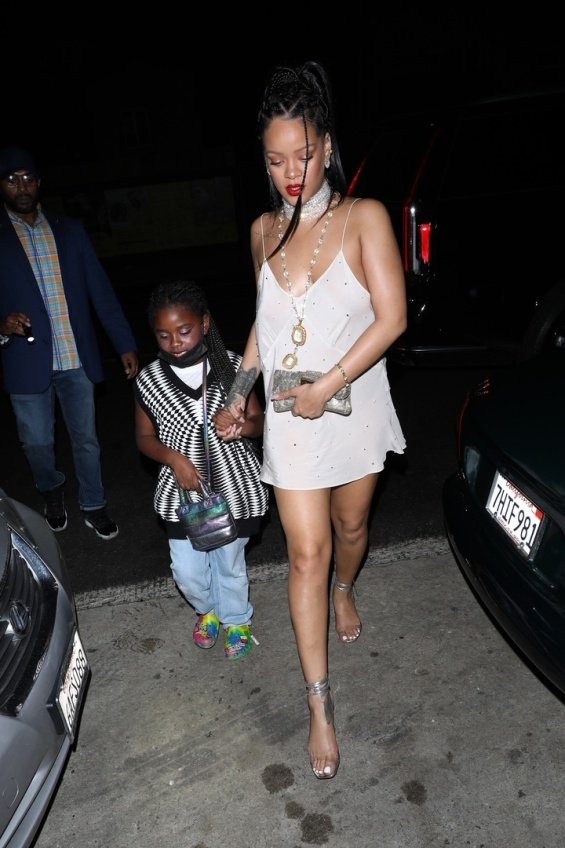 Rihanna in a mini dress for dinner with her niece Majesty - Modern aunt