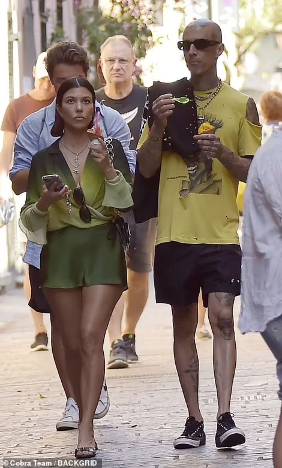 Kourtney Kardashian and Travis Barker on vacation in Italy - Passionate touches, bold poses