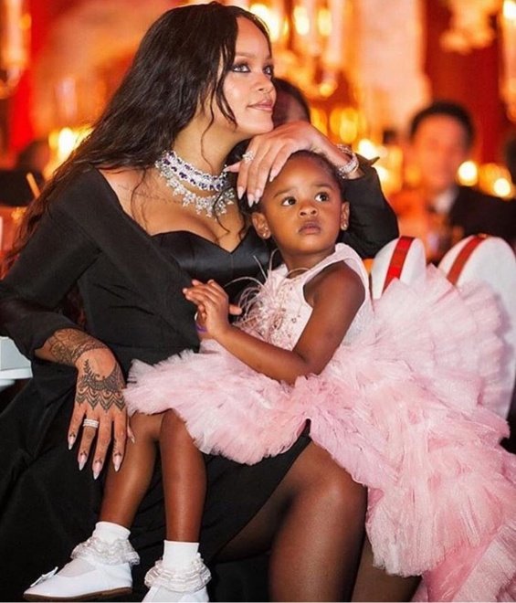 Rihanna in a mini dress for dinner with her niece Majesty - Modern aunt