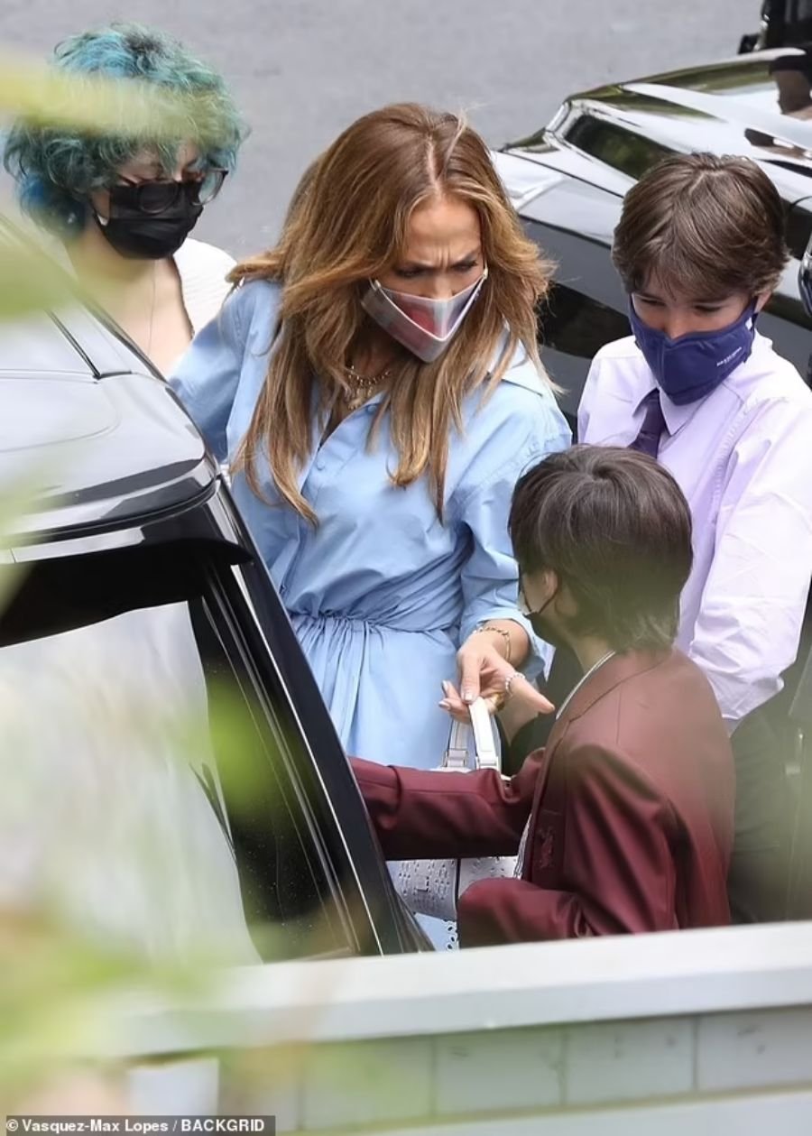 JLO scolds her son, and daughter Emme in an unusual styling - The family together with Ben Affleck's children