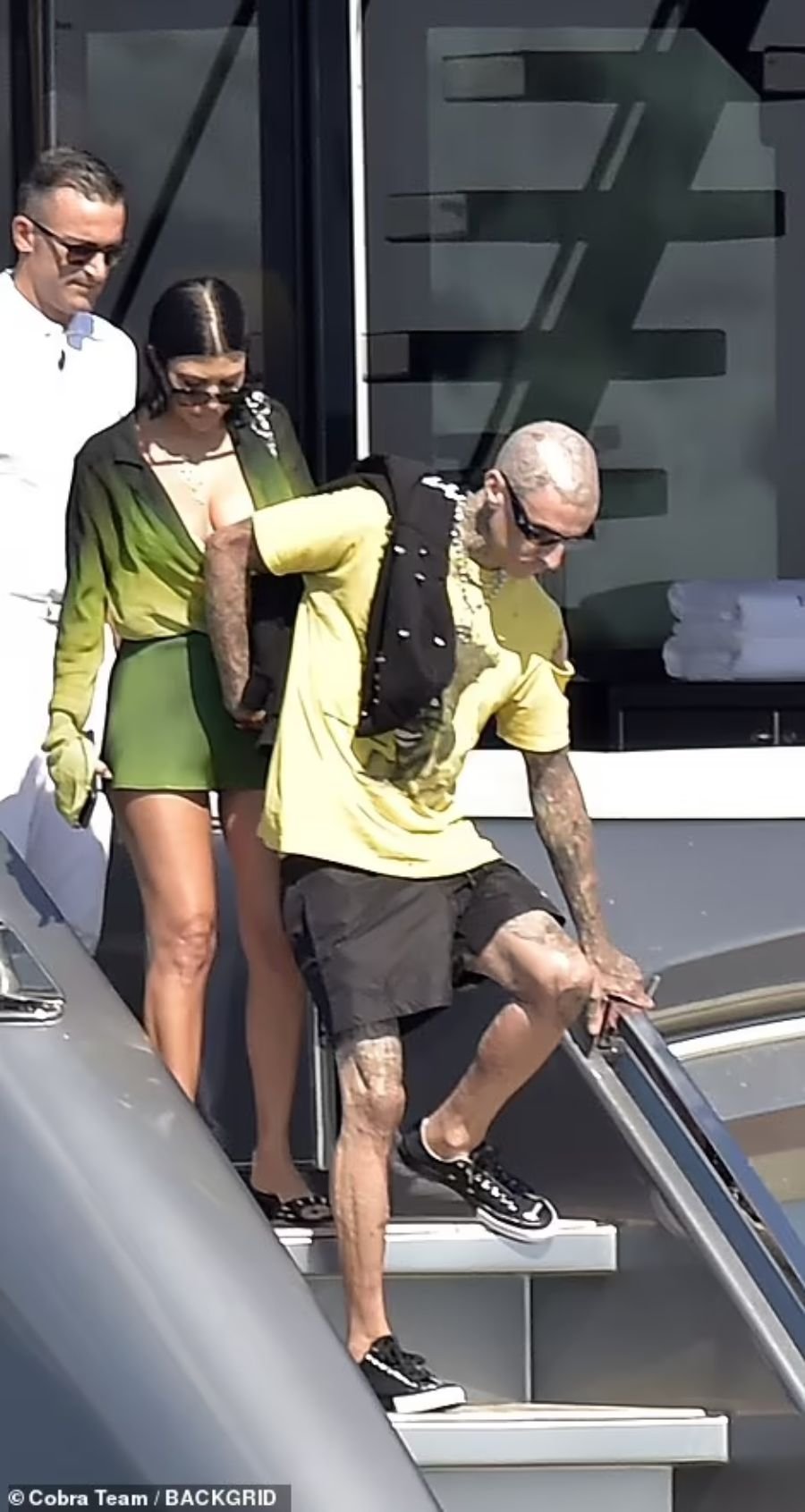 Kourtney Kardashian and Travis Barker on vacation in Italy - Passionate touches, bold poses