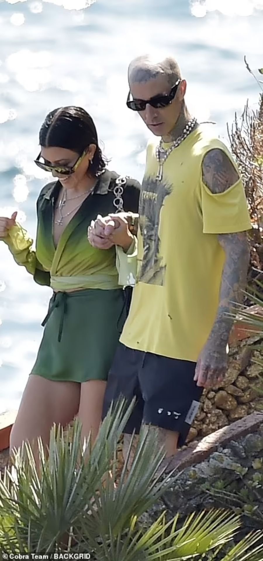 Kourtney Kardashian and Travis Barker on vacation in Italy - Passionate touches, bold poses
