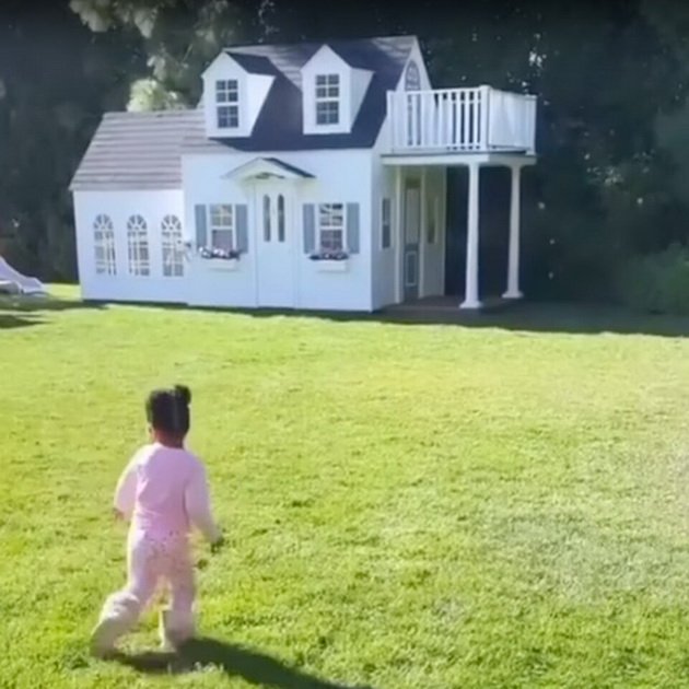 $12,500 playhouse, mini Bentley car for daughter - How does Khloé Kardashian spend millions?