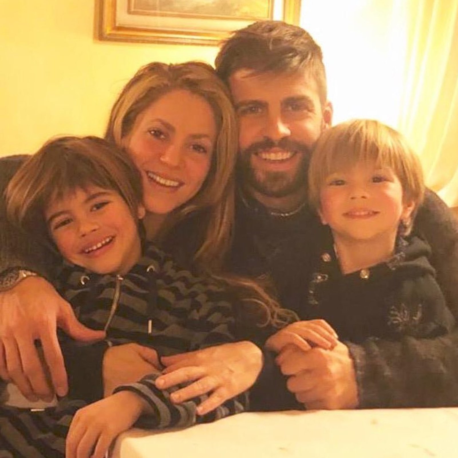 Gerard Piqué shared photos with his grown sons and Shakira: "The 3 musketeers"