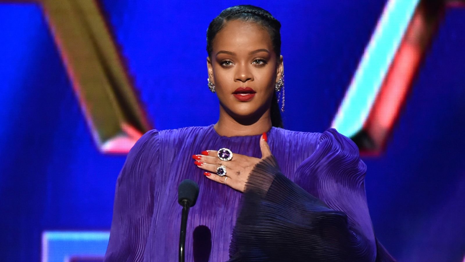 Rihanna became a billionaire and is now the richest musician in the world