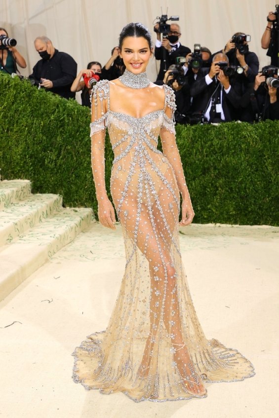 Kendall Jenner shines at the Met Gala 2021 in a transparent dress inspired by Audrey Hepburn