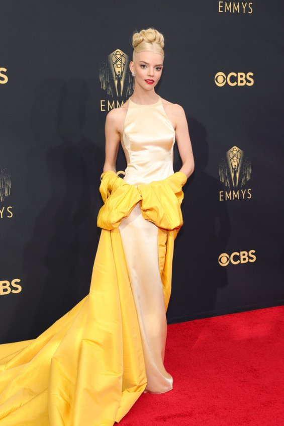 PHOTO: Emmy Awards 2021 Red Carpet Fashion