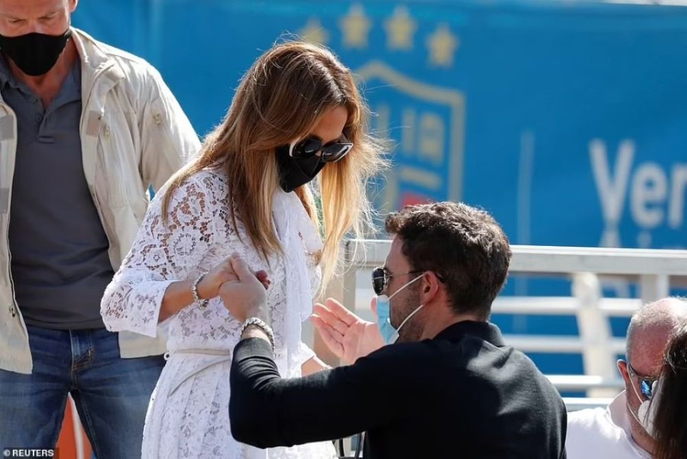 PHOTO: Jennifer Lopez and Ben Affleck together in Italy