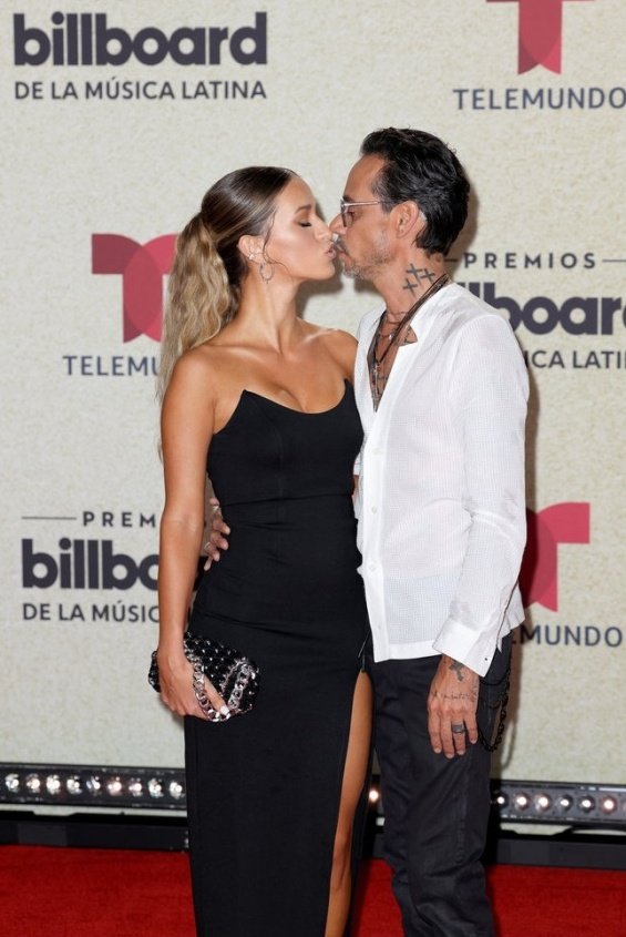 Marc Anthony for the first time with his new girlfriend at a formal event