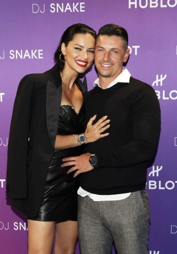 Adriana Lima with her new boyfriend at an event in Paris - In love and smiling
