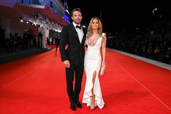 Jennifer Lopez shone next to Ben Affleck on the red carpet in Venice