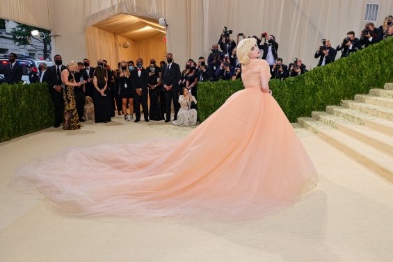 Billie Eilish as Marilyn Monroe in a huge dress at the Met Gala 2021