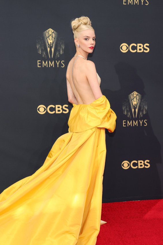 PHOTO: Emmy Awards 2021 Red Carpet Fashion