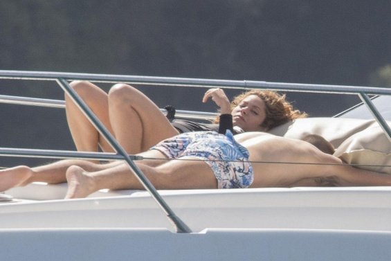 Shakira on a yacht with Piqué and her two children - She shared a video in which she dances with her sons