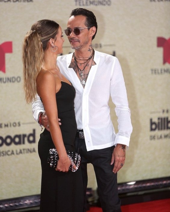 Marc Anthony for the first time with his new girlfriend at a formal event