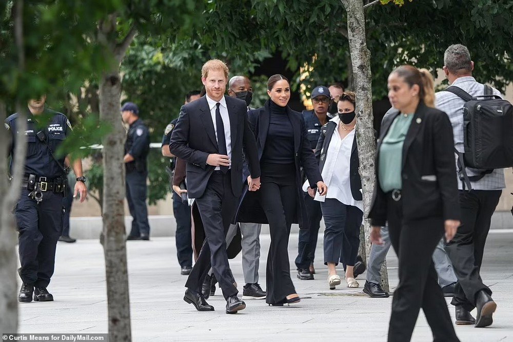 Meghan and Harry's first joint appearance after the family scandal - The Royal couple is back in style