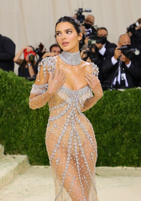 Kendall Jenner shines at the Met Gala 2021 in a transparent dress inspired by Audrey Hepburn