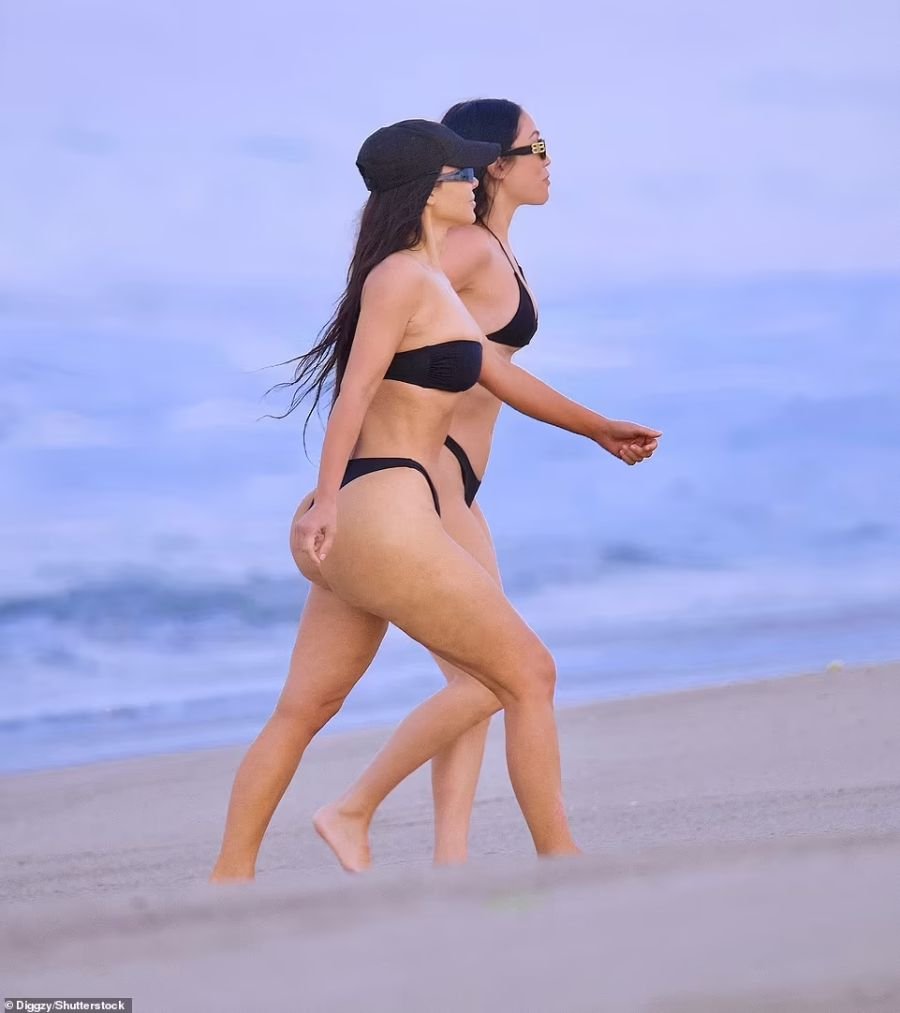 Paparazzi photos of Kim Kardashian in thong bikini - In top shape, without Photoshop