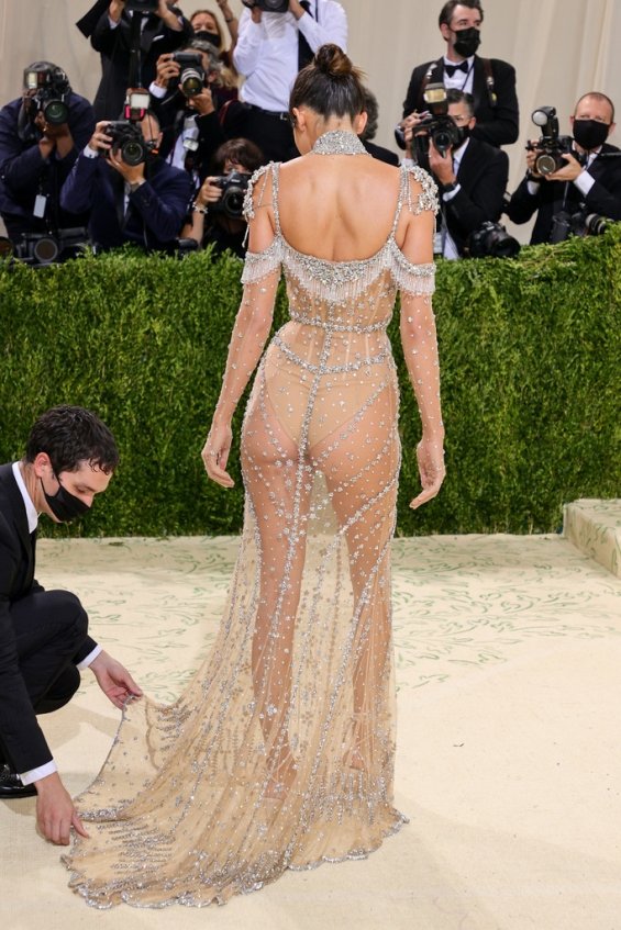 Kendall Jenner shines at the Met Gala 2021 in a transparent dress inspired by Audrey Hepburn