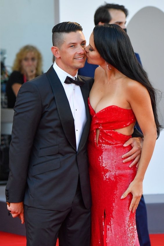 Adriana Lima for the first time on the red carpet with her new boyfriend