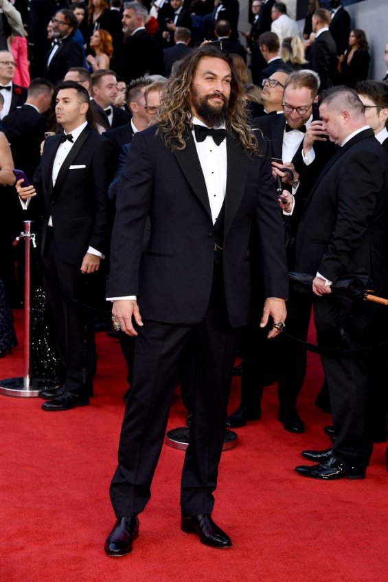 Jason Momoa with two children on the red carpet at the premiere of No Time To Die