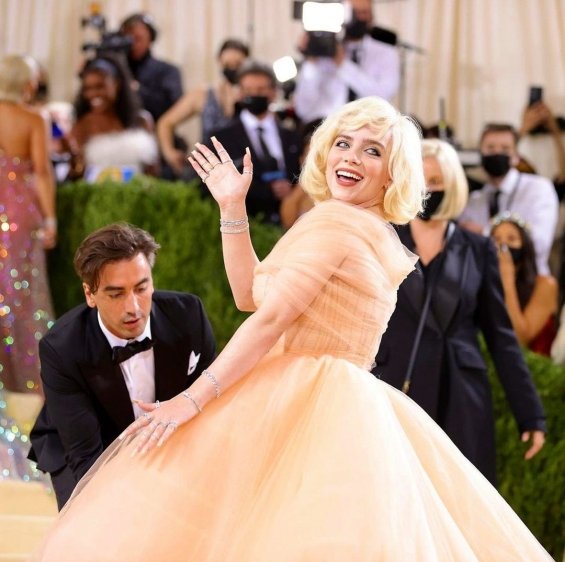 Billie Eilish as Marilyn Monroe in a huge dress at the Met Gala 2021