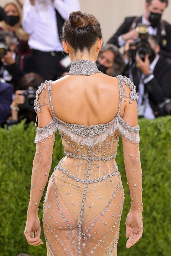 Kendall Jenner shines at the Met Gala 2021 in a transparent dress inspired by Audrey Hepburn