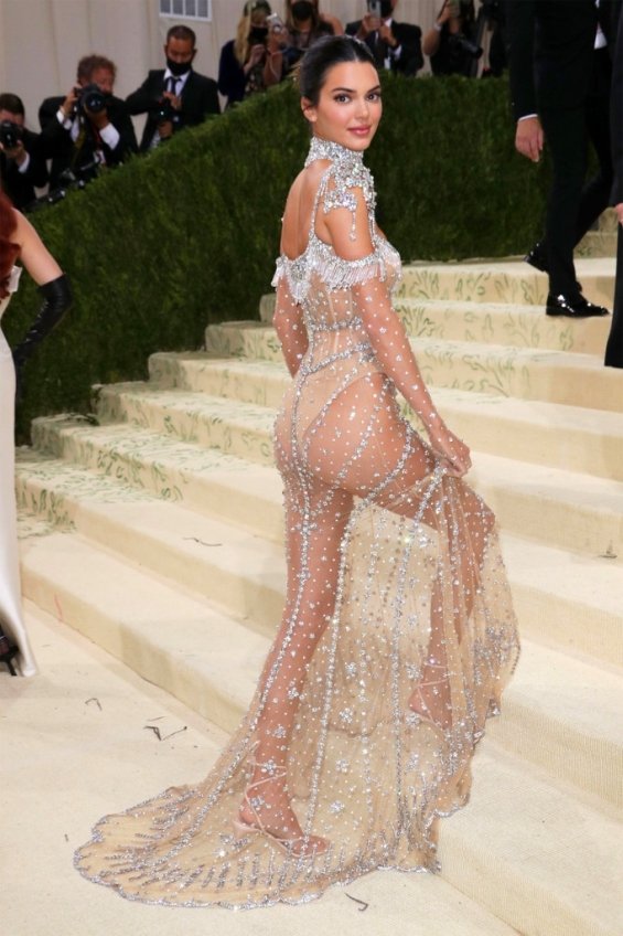 Kendall Jenner shines at the Met Gala 2021 in a transparent dress inspired by Audrey Hepburn
