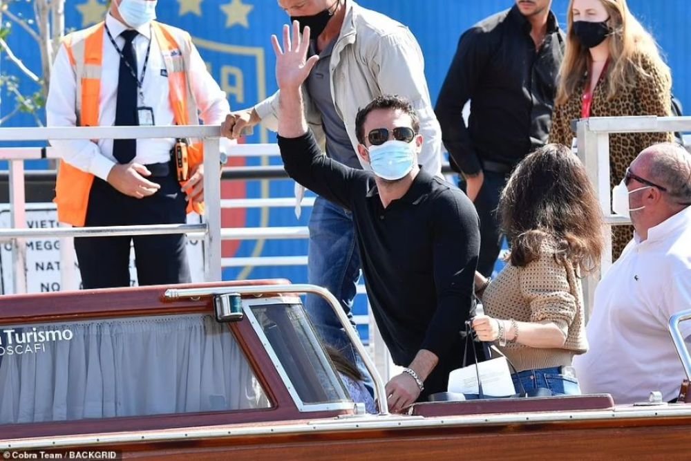 PHOTO: Jennifer Lopez and Ben Affleck together in Italy