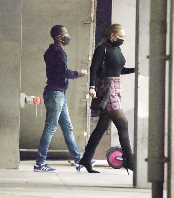 PHOTO: Adele in a mini skirt for a love date with new boyfriend Rich Paul
