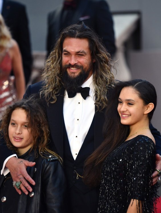 Jason Momoa with two children on the red carpet at the premiere of No Time To Die