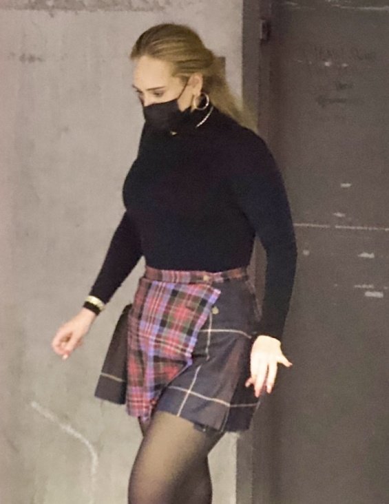 PHOTO: Adele in a mini skirt for a love date with new boyfriend Rich Paul