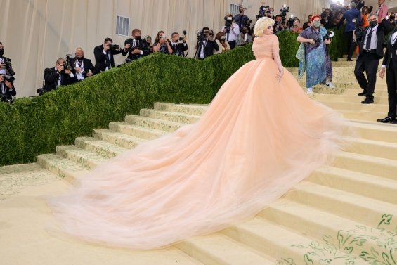 Billie Eilish as Marilyn Monroe in a huge dress at the Met Gala 2021