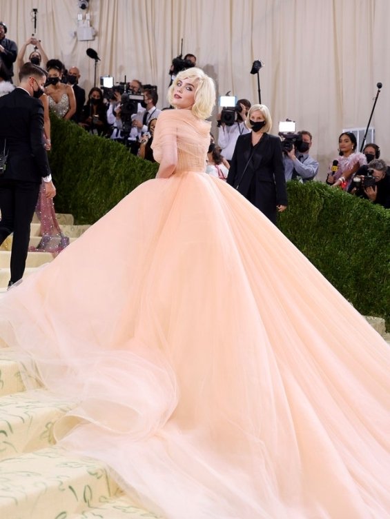 Billie Eilish as Marilyn Monroe in a huge dress at the Met Gala 2021