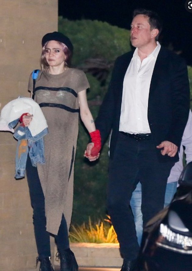 Elon Musk's partner, Grimes with an unusual statement after the separation - New bizarre photos of her
