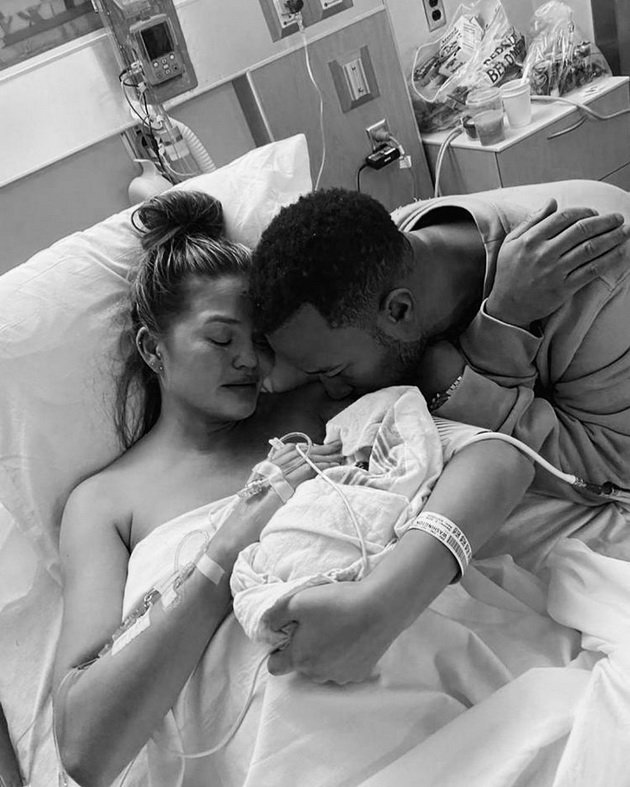 Chrissy Teigen wrote an emotional letter to the son she lost 1 year ago after a miscarriage