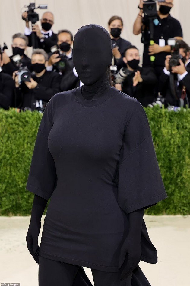 Kim Kardashian became a meme after the bizarre outfit at the Met Gala 2021