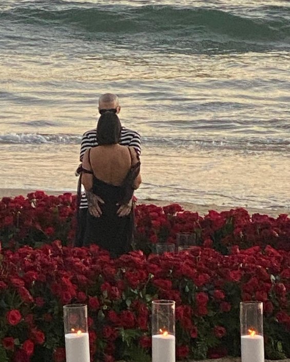 Diamond ring and a huge heart of roses: Kourtney Kardashian and Travis Barker got engaged