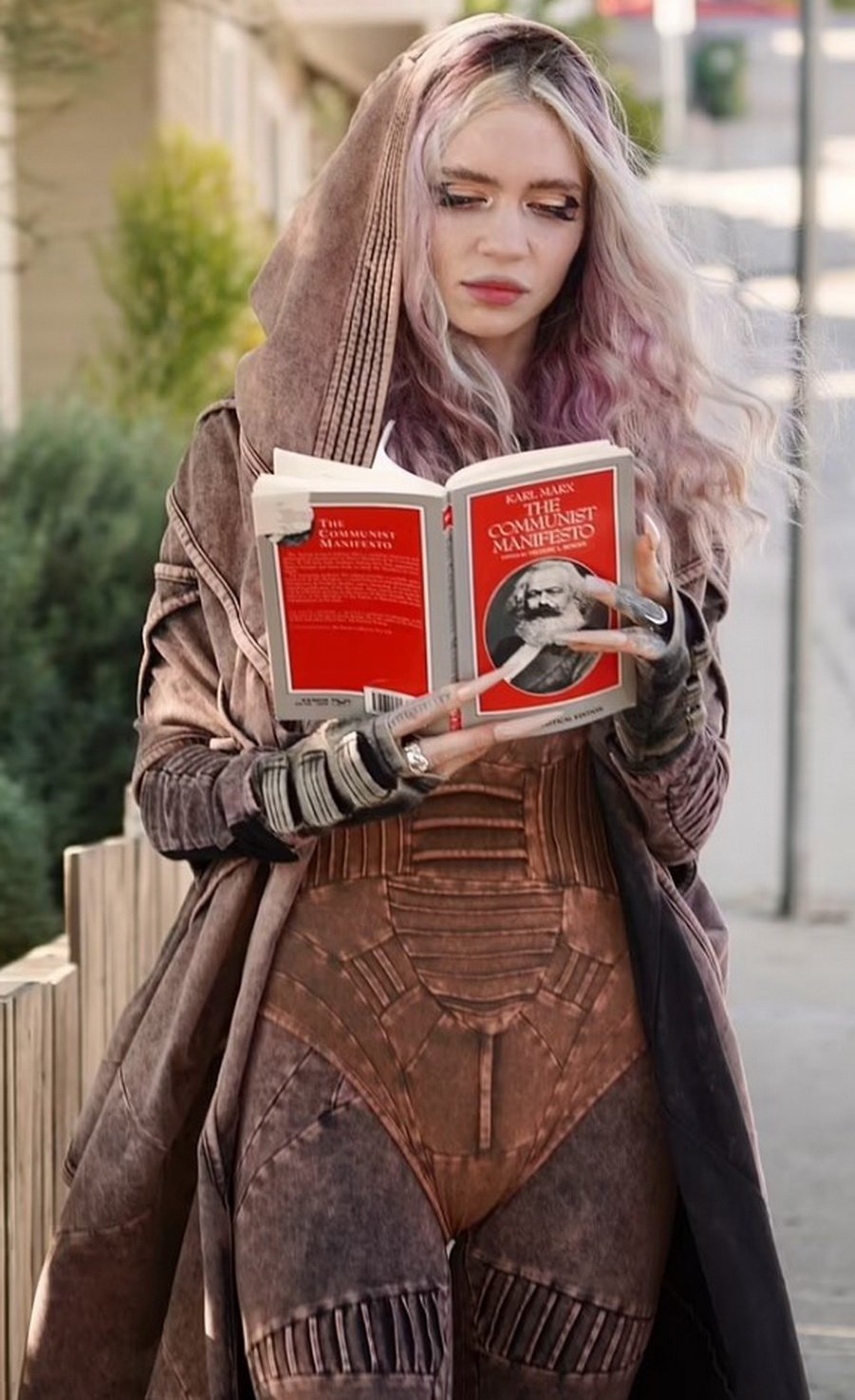Grimes was photographed walking through Los Angeles for the first time since breaking up with Elon Musk