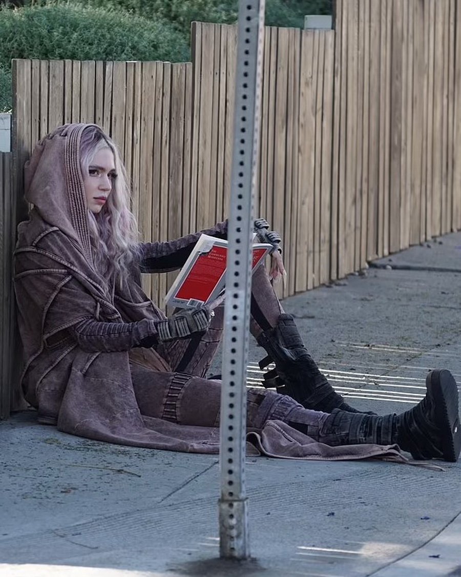 Grimes was photographed walking through Los Angeles for the first time since breaking up with Elon Musk