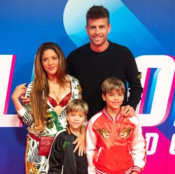 Shakira and Piqué with their two sons on the red carpet in Barcelona - Sweet family