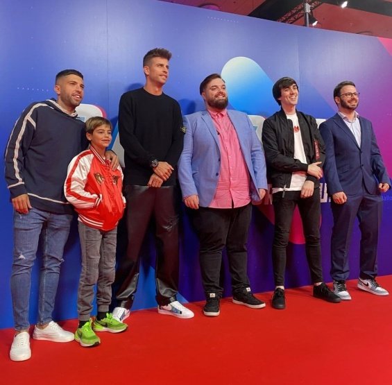 Shakira and Piqué with their two sons on the red carpet in Barcelona - Sweet family