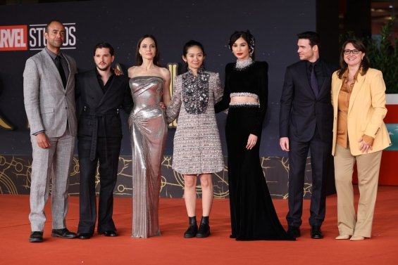 Angelina Jolie shines in a silver creation with her 2 eldest daughters at a premiere in Rome