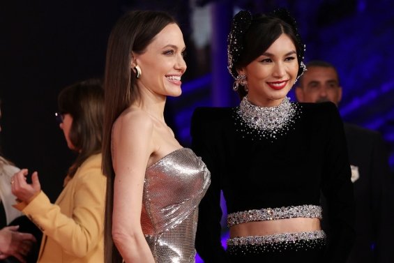 Angelina Jolie shines in a silver creation with her 2 eldest daughters at a premiere in Rome