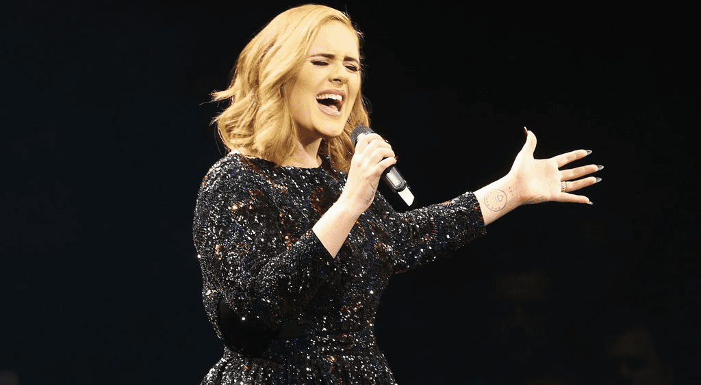 Adele returns to the stage - Announced the new song