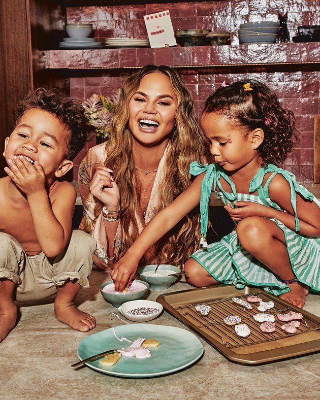 Chrissy Teigen about the lost baby: "We take his ashes on trips, the children leave him a glass of water"