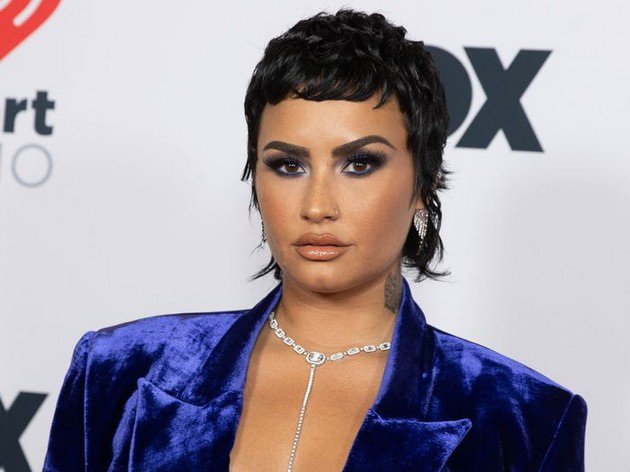 Demi Lovato sings to the aliens and claims that we are insulting them
